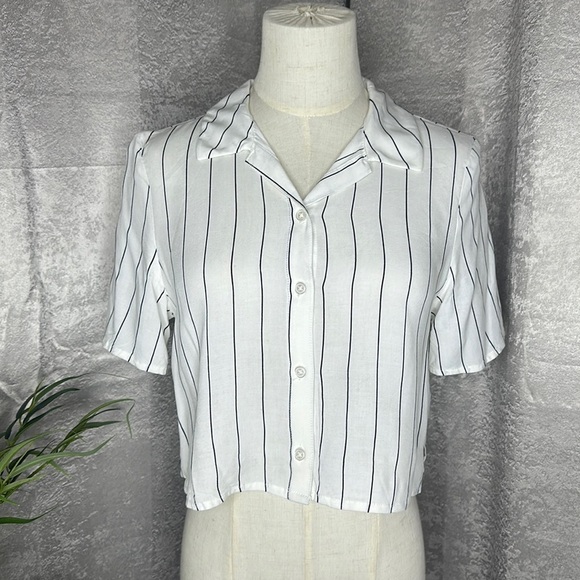 H&M Women's Striped Button Shirt Crop Top Black & White Sz Extra Small - Picture 1 of 9